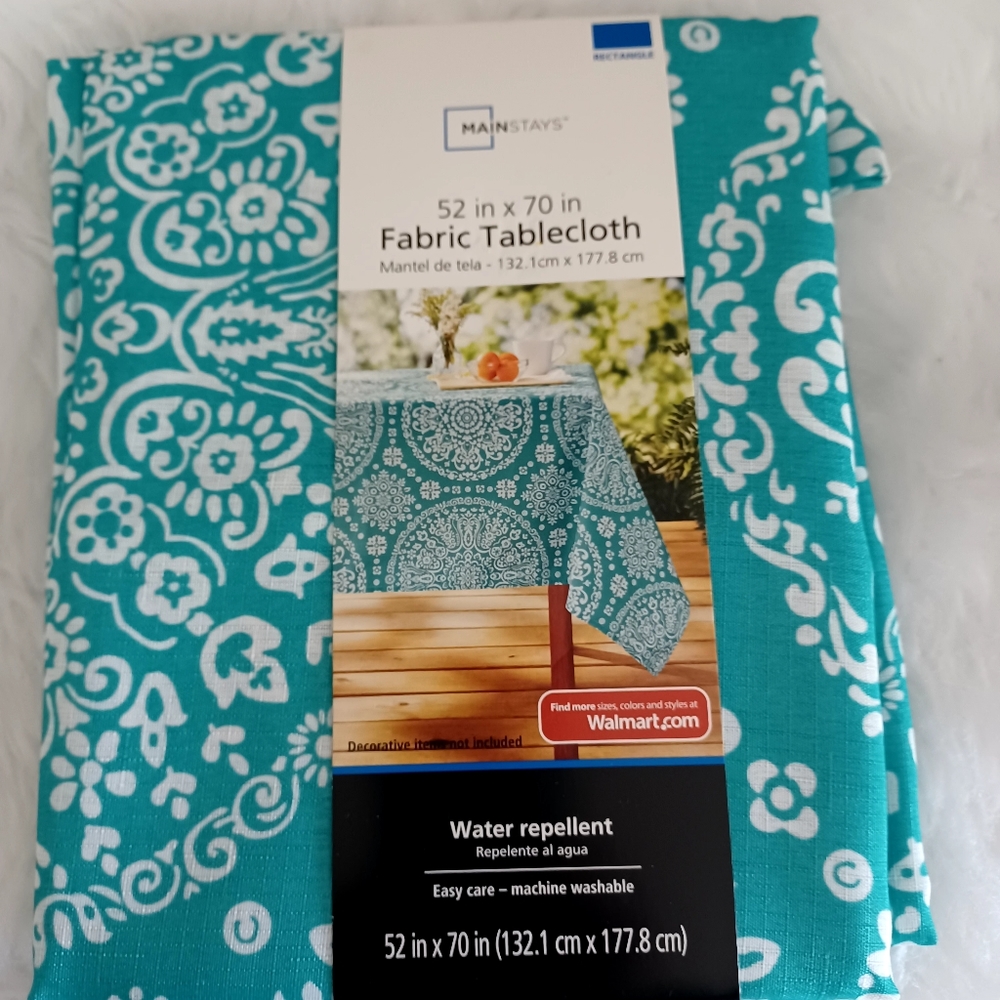 NEW MAINSTAY TABLECLOTH 52 X 70IN.